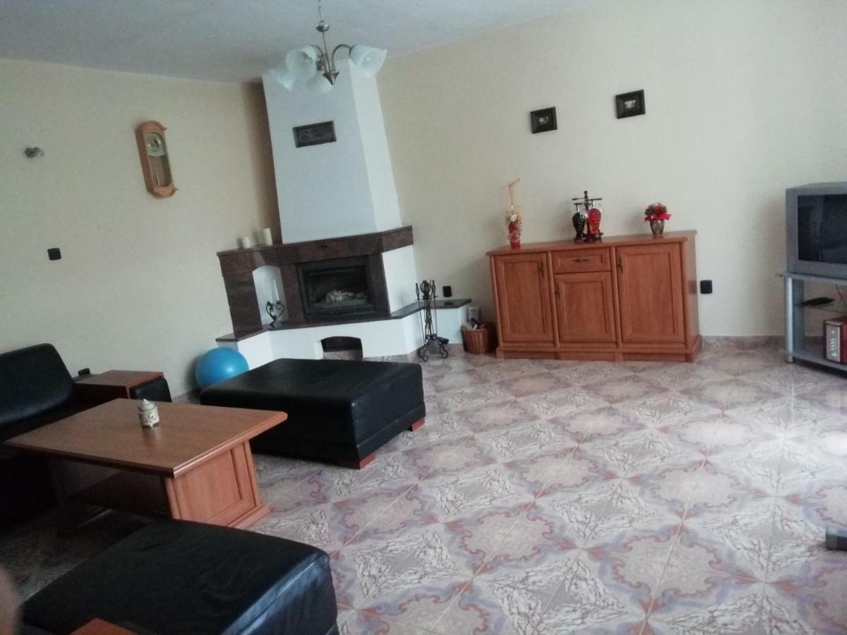 Privat Cerenica Apartment Belusa Exterior photo